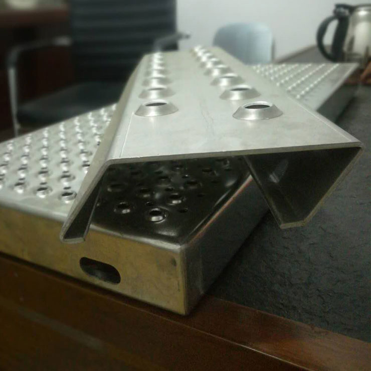 鱼眼孔防滑踏板成品